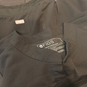 Figs Black Scrub Top